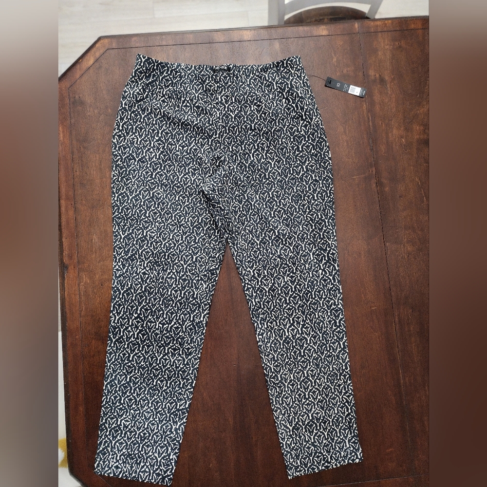 NIC + ZOE NWT navy  and White Patterned Women's Pants